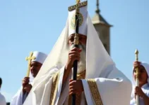 padre de SP excomungado